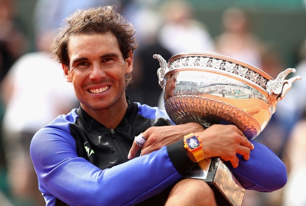 復活の全仏優勝を喜ぶラファエル・ナダル（2017年6月11日）