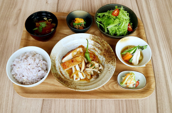 大阪エヴェッサの管理栄養士・調理師監修の健康スポーツ食堂がオープン