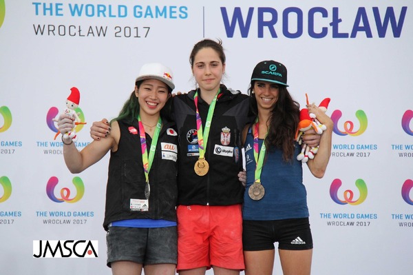 第10回ワールドゲームズ、女子ボルダリングで野中生萌（左）が銀メダルを獲得（2017年7月21日）