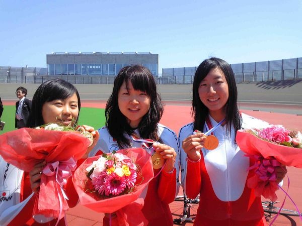 　ACCトラックアジアカップ2010日本ラウンドが6月12日に北海道の函館競輪場で開幕し、エリート女子団体追い抜き競走（競技距離3km）で井上玲美（23＝フォーカス）・田中まい（20＝日本体育大）・上野みなみ（19＝鹿屋体育大）で構成された日本が優勝した。タイムは3分52