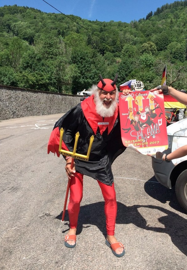 ツール・ド・フランスの沿道の有名人、悪魔おじさんが2016年に引き続いて参戦する予定