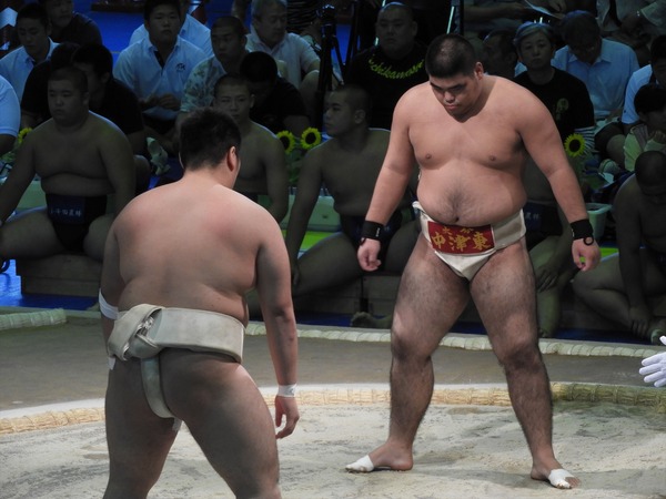 足立新田・田太君（背中）と中津東・斉藤善君