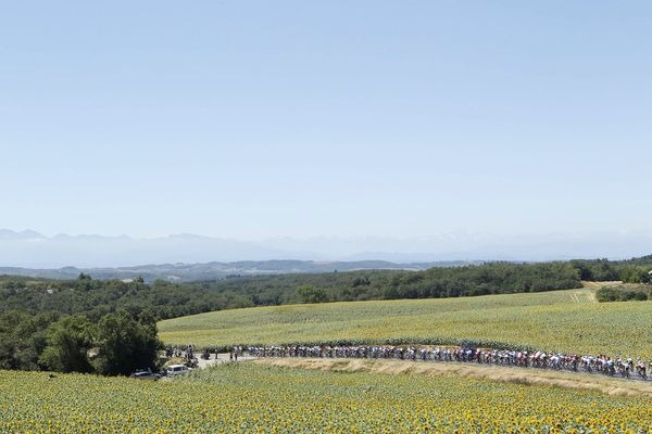 　ツール・ド・フランスは7月18日、いよいよ後半戦の攻防のキーとなるピレネー山脈へ。第14ステージはルベルからスキーリゾートのアクストロワドメーヌまでの184.5kmで、クリストフ・ラブロン（29＝フランス、AG2Rラモンディアル）が独走で初優勝した。
