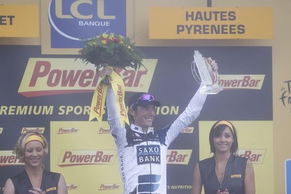 　ツール・ド・フランスは7月22日、ポーからツールマレー峠までの174kmで第17ステージが行われ、総合1位アルベルト・コンタドール（27＝スペイン、アスタナ）と8秒差で追う同2位アンディ・シュレック（25＝ルクセンブルク、サクソバンク）が同タイムでゴール。シュレッ