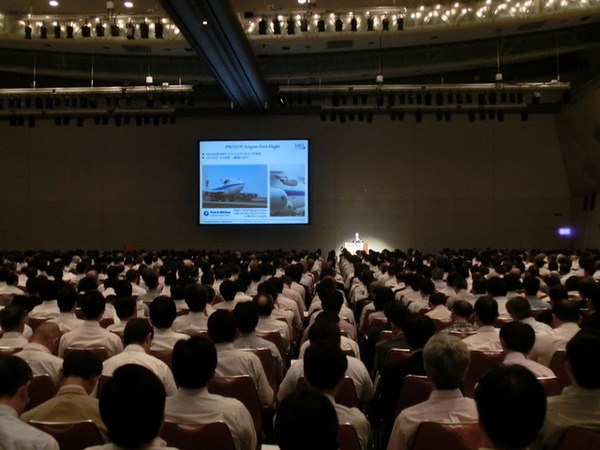 MRJ、環境性能で競合機にリードか「騒音面積40％縮減、CO2排出量で20％の差」