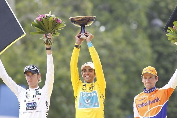 　23日間で総距離3,641.9kmを走った第97回ツール・ド・フランスは、アルベルト・コンタドール（27＝スペイン、アスタナ）が2年連続3度目の総合優勝を達成した。平均時速は39.594km。総合2位は39秒差のアンディ・シュレック（25＝ルクセンブルク、サクソバンク）。第15ス