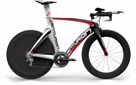 　自転車メーカーのセンチュリオンから最新自転車が発表された。オーバードライブカーボンはフルカーボンフレームのタイムトライアル、トライアスロン用フレーム。フレーム/フォーク（ブレーキ付属）での販売となり、価格は336,000円。2010年11月発売予定。