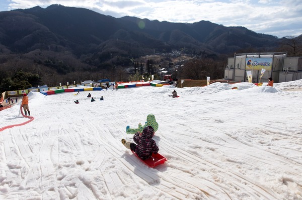 さがみ湖リゾートに雪遊び広場「スノーパラダイス」が11/18オープン