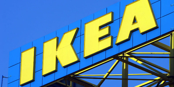 イタリア監督、新しいベンチはどうだい？IKEAの広告が話題に