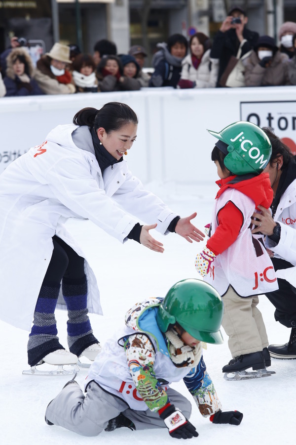 さっぽろ雪まつりにスケートリンクがオープン…鈴木明子スケート教室開催