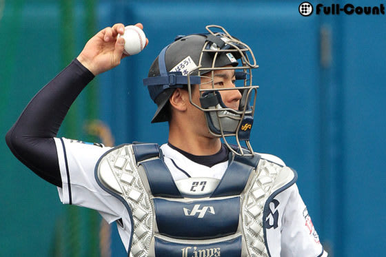 第9代選手会長となった西武・炭谷銀仁朗【写真：荒川祐史】