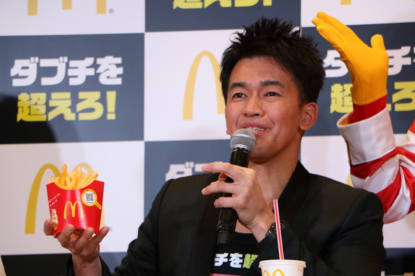 マクドナルド「ダブチを超えろ！」キャンペーン発表会に登壇した武井壮（2018年1月5日）