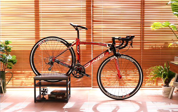 リビングに置ける家具調の自転車スタンド「バイシクルレスト」発売