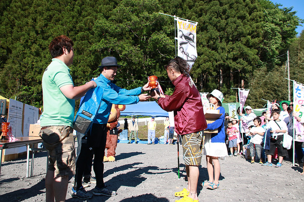 10人乗りのゴムボートレース「赤谷湖Eボート大会」5月開催