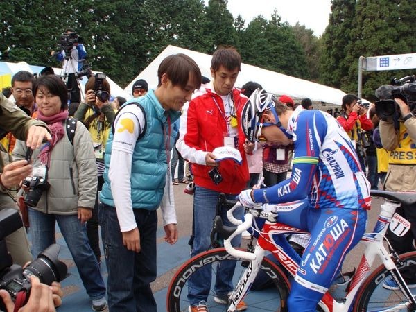 　グースタイルの人気コラム「富永美樹の自転車コラム　主婦時々サイクリスト」が12月24日に更新されました。コラムの主題は「フツーの主婦、今年も宇都宮へ（そして秩父へ）」。ご主人のシャ乱Q・まことさんの憧れであるスプリンター、ロビー・マキュアンの来日にまつ