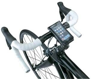 　各種アプリを使用して自転車用アクセサリーとしても活躍しているiPhone。トピークから専用の防水バッグが発売される。付属のF55フィクサーは、自転車のステムなどに装着可能。ワンタッチで着脱が可能な機能を装備する。バッグの上からでも操作可能で、裏面のカメラレ