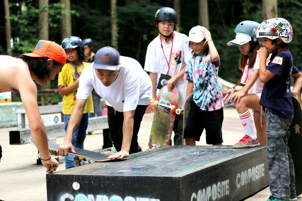 スケートボードスクールとキャンプ生活を体験する「スケートキャンプ」開催