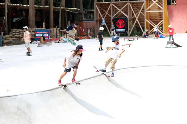 スケートボードスクールとキャンプ生活を体験する「スケートキャンプ」開催