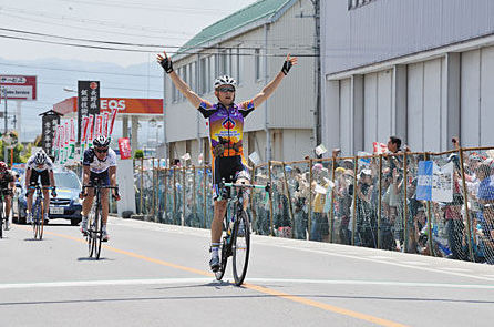 　豪州のジャック・ボブリッジ（21）が自転車トラック競技の4km個人追い抜きで世界新記録を出した。2月2日に行われた豪州選手権の同種目予選で4分10秒534のタイムを記録した。これまでの記録は1996年に英国のクリス・ボードマンが出した同11秒114で、実に15年ぶりに記録