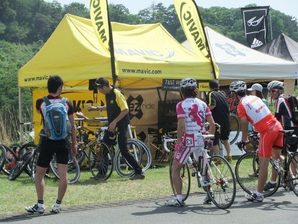 　バイクフェスティバル in CSCが3月6日に静岡県伊豆市の日本サイクルスポーツセンターで開催される。各社の最新自転車による展示・試乗会や、サイクルショップタキザワによる自転車用品の特価販売が行われる。さらにサーキットコースの平たん部分を利用して2回目となる