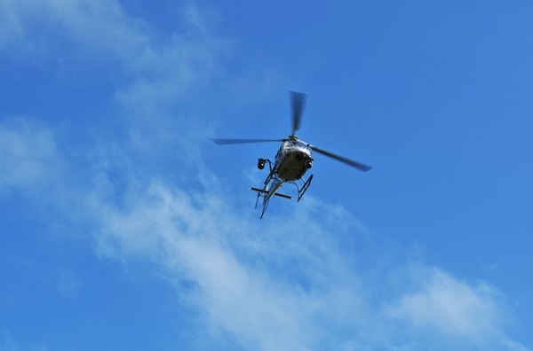 ヘリコプターはいつも以上に低空飛行です（ツール・ド・フランス14）