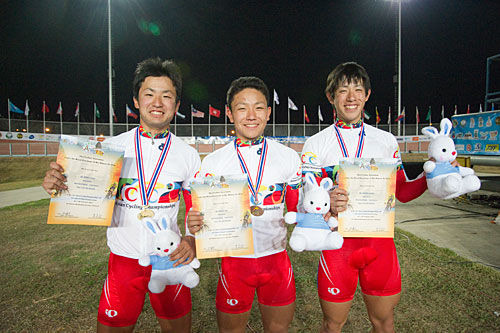 　第31回アジア自転車競技選手権／第18回アジア・ジュニア自転車競技選手権が2月9日にタイ・ナコンラチャシマで開幕した。序盤はトラックレースとして同地の自転車競技場でレースが行われ、日本はジュニア男子のチームスプリントで優勝した。エリート男子は中国に敗れて