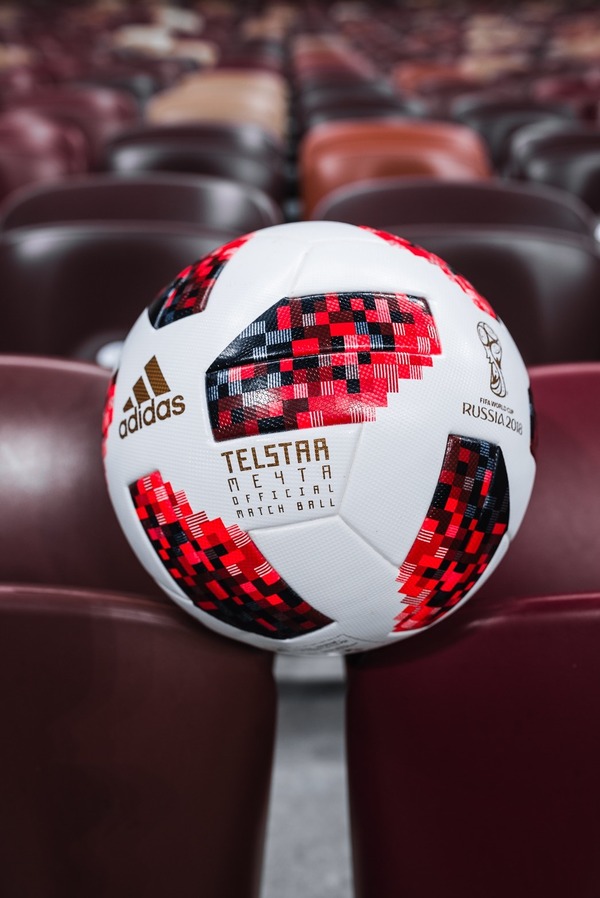 アディダス、W杯決勝トーナメント公式試合球「TELSTAR MEYTA」発表