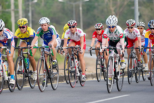 　タイのナコンラチャシマで開催されている第31回アジア自転車競技選手権、第18回アジア・ジュニア自転車競技選手権は2月18日、ジュニア男子個人ロードレースで内野直也（湘南ベルマーレ）が4位に、 エリート女子個人ロードレースで上野みなみ（鹿屋体育大）が10位にな