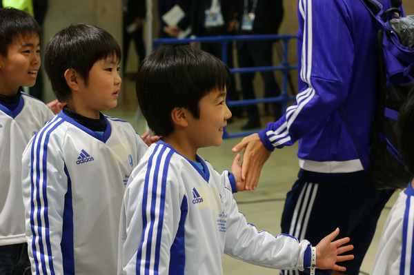サッカー日本代表戦のウェルカムキッズとハイタッチキッズを募集