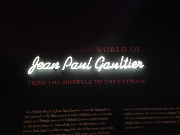 【LONDON STROLL】ファッション界の異端児、ジャン＝ポール・ゴルチエを深める夏