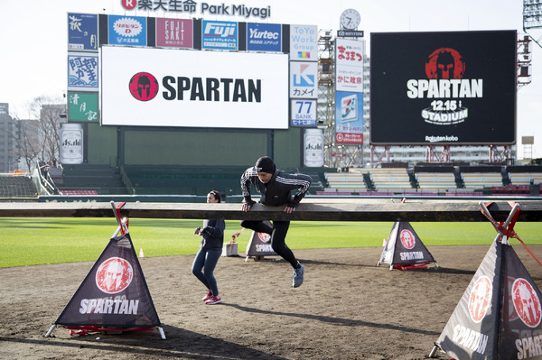 スパルタンレースに2,485名が出場…男子34分57秒 、女子46分59秒で優勝