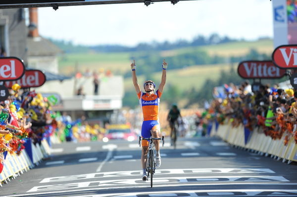 　ツール・ド・フランスは7月10日、イソワール～サンフルール間の208kmで第9ステージがラボバンクのルイスレオン・サンチェス（27＝スペイン）がトーマ・ボクレール（32＝フランス、ヨーロッパカー）らを制してステージ優勝した。