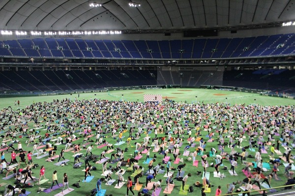 東京ドームでのヨガイベント「JEXER TOKYO DOME NIGHT YOGA」5月開催