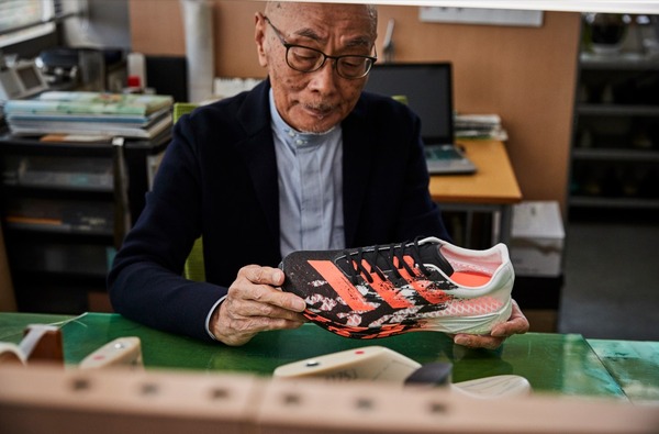 アディダス、カーボンプレートで推進力を強化した「adizero Pro」発売