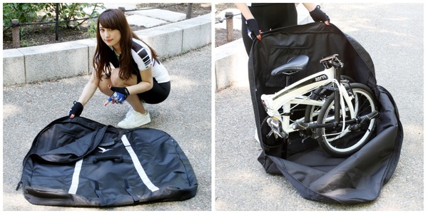 いったん地面に広げ、折りたたんだ自転車を載せてファスナーを閉じる