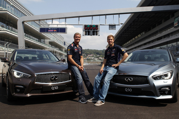 インフィニティQ50（日産スカイライン）とベッテル選手