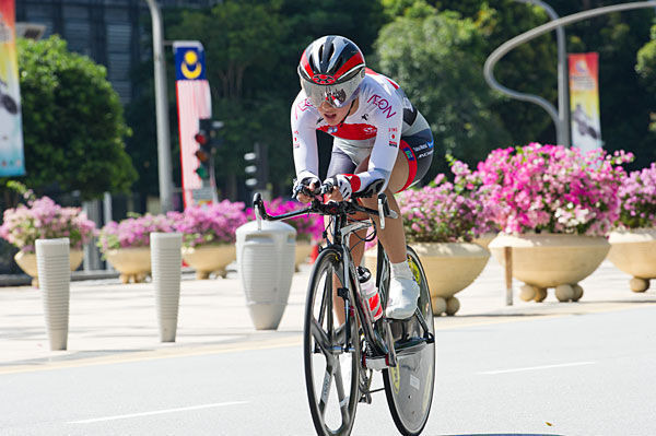 　第32回アジア自転車競技選手権、第19回アジア・ジュニア自転車競技選手権は2月14日、マレーシア・プトラジャヤでロード種目の競技が開幕。個人タイムトライアルで女子エリートの上野みなみ（鹿屋体育大）、男子ジュニアの西村大輝（東京・昭和第一学園高）がともに2位