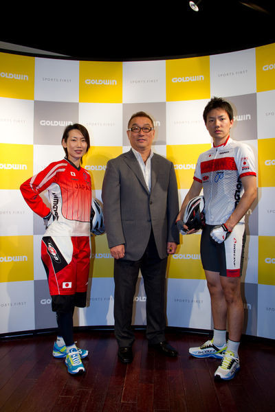 　自転車競技のオリンピック正式種目であるMTBとBMXのナショナルチームジャージをゴールドウインが手がけることになった。2月14日に日本自転車競技連盟と同社が発表した。今夏に開催されるロンドン五輪でも両種目の日本代表選手はゴールドウイン製品を着用してレースに