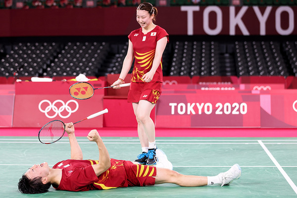 【東京五輪／バドミントン】銅メダル獲得、渡辺・東野組の“好判断”　白熱ラリー中にガット切れも一瞬でラケット交換