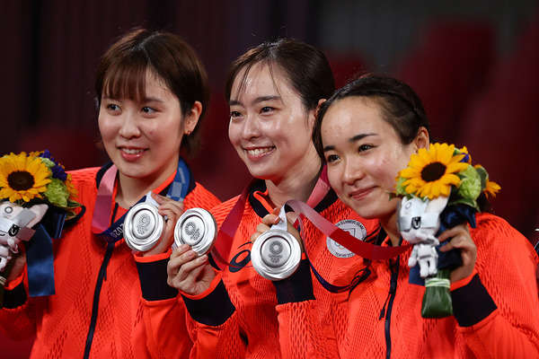 【東京五輪／卓球】女子団体、中国に敗れ涙の“銀”　伊藤美誠「悔しいですけど楽しかった」