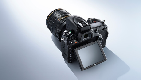 ニコンは、FXフォーマットデジタル一眼レフカメラD750