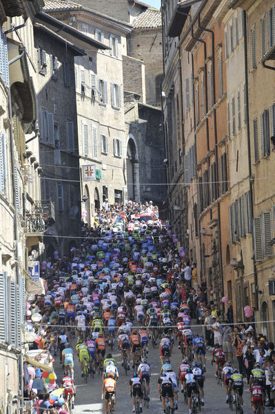 　ジロ・デ・イタリアは5月11日、ウルビーノ～ポルトサンテルピディオ間の207kmで第6ステージを行い、アンドローニジョカットリのミゲルアンヘル・ルビアノ（27＝コロンビア）が初優勝した。