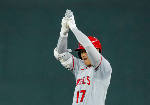 【MLB】大谷翔平、2点タイムリーと珍プレー“二塁打”で10試合連続ヒット　2年連続100打点へ残り8