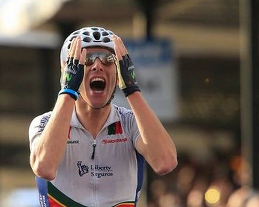 　自転車ロードレースの世界一を決める世界選手権ロードのエリート男子が9月29日にイタリアのフィレンツェで行われ、7月のツール・ド・フランスで区間2勝したルイ・コスタがスペインのホアキン・ロドリゲスとのゴール勝負を制して初優勝した。