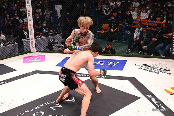 【RIZIN】平本蓮、ベテラン弥益を強打で圧倒しMMA2連勝　“平本節”全開「この場を借りてお詫び……するわけないでしょ！」