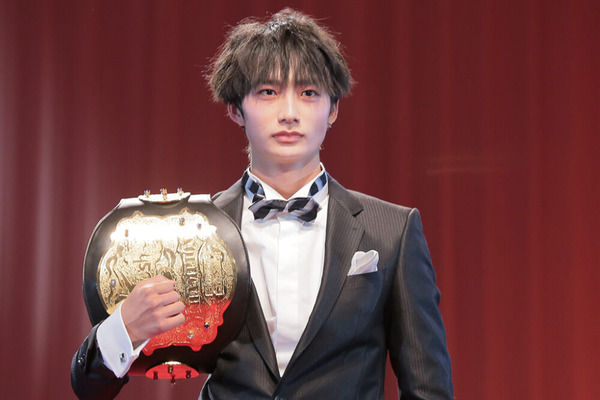 【K-1 AWARDS】W受賞の大久保琉唯、「格闘技を知らない人に感動とパワーを伝えたい」ファンからは「蝶ネクタイ姿格好いい」の声も