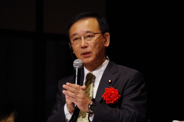 谷垣禎一日本サイクリング協会会長（自民党幹事長）