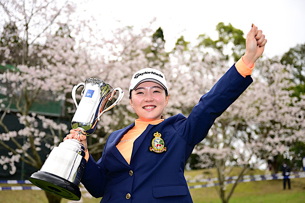 【女子ゴルフ】山内日菜子が逆転、地元でツアー初優勝飾る　1打差の単独2位に比嘉真美子　アクサレディスゴルフ最終日