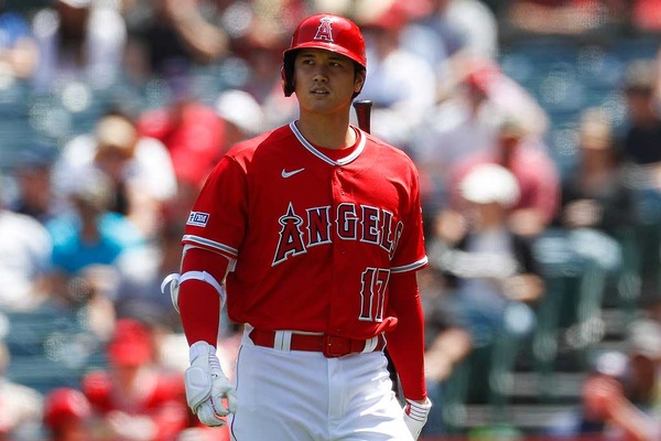 【MLB】大谷翔平、あわや頭部死球を間一髪回避　ヘルメットを飛ばしての絶叫に球場騒然