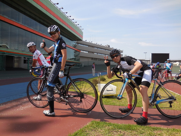 バンクを疾走できる自転車イベントが快晴の立川競輪場で開催